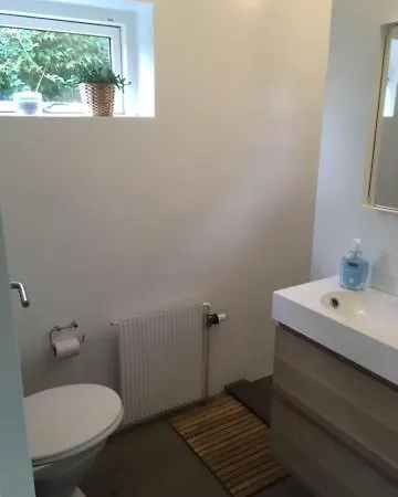 Pansiyon Med Private Vaerelser Og Delt Kokken/badrum, Sj *