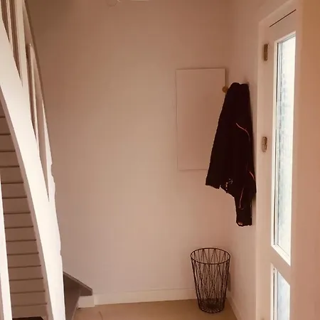 Med Private Vaerelser Og Delt Kokken/badrum, Sj