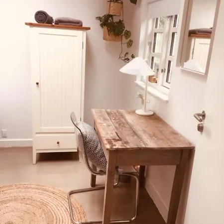 Med Private Vaerelser Og Delt Kokken/badrum, Sj Pansiyon *