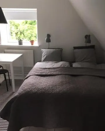 Med Private Vaerelser Og Delt Kokken/badrum, Sj Pansiyon Viby