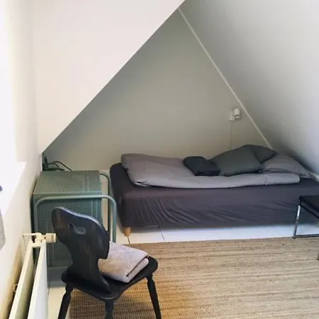 Med Private Vaerelser Og Delt Kokken/badrum, Sj